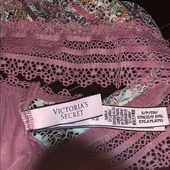 VS Bralettes - Picture 8 of 8